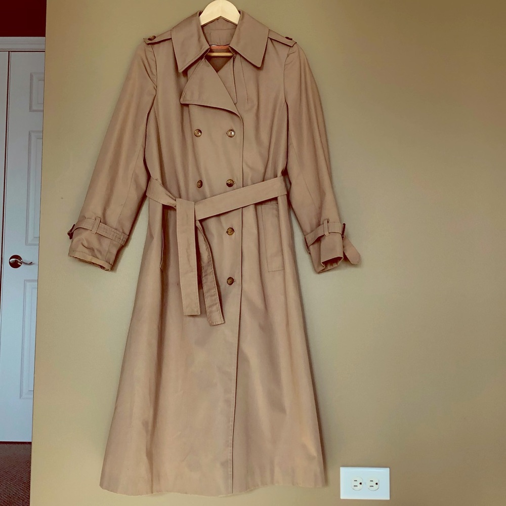 {Drizzle} Vintage Camel Double Breasted Trenchcoat